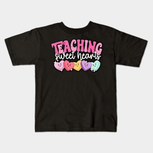 Groovy Teaching Sweethearts Teachers Valentines Day Kids T-Shirt